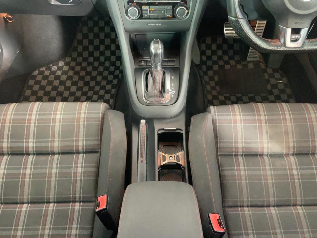 Photo '18' of Volkswagen Golf