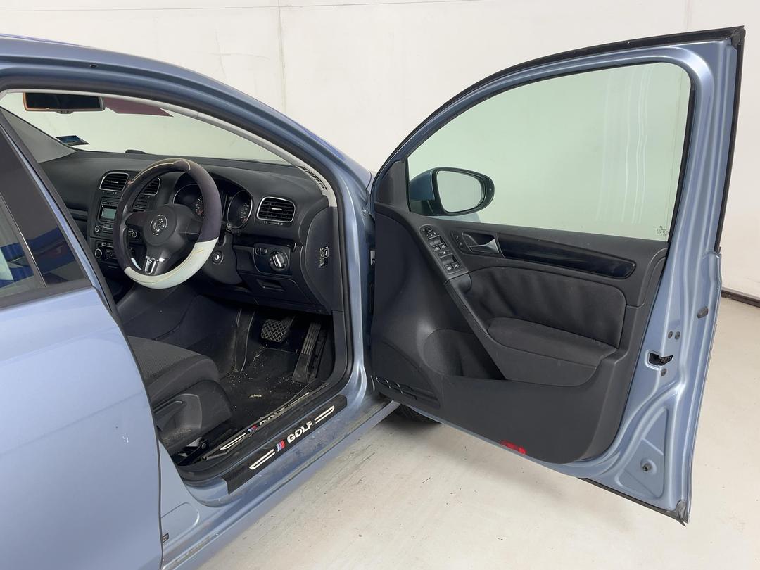 Photo '13' of Volkswagen Golf 1.4 90KW