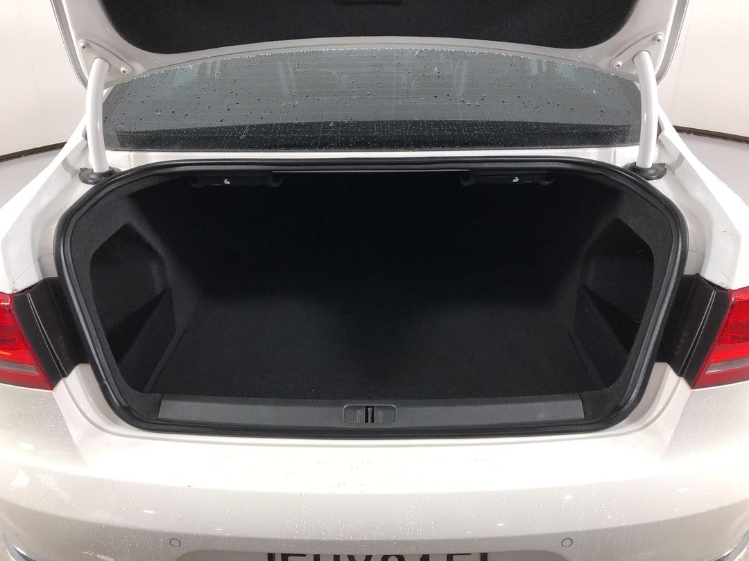 Photo '14' of Volkswagen Passat