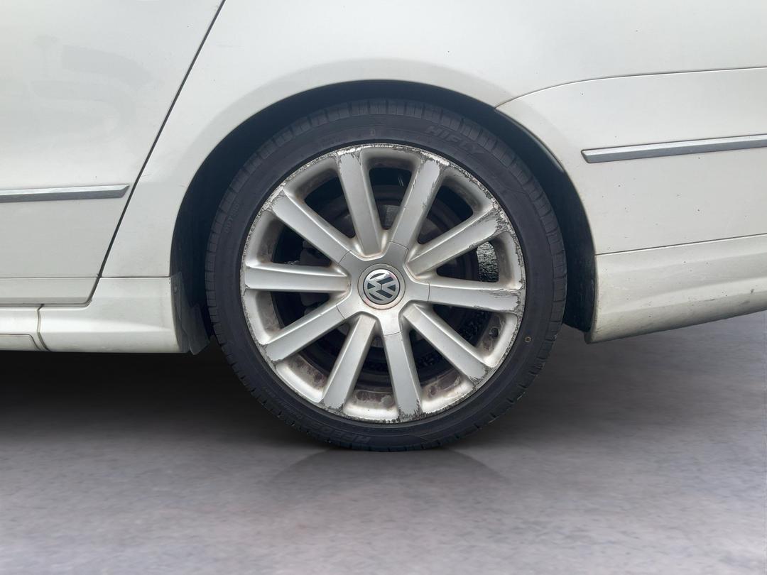 Photo '9' of Volkswagen Passat VAR TDI 125KW SL Photo '9' of Volkswagen Passat VAR TDI 125KW SL