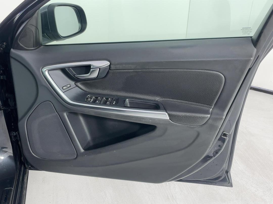 Photo '14' of Volvo V60
