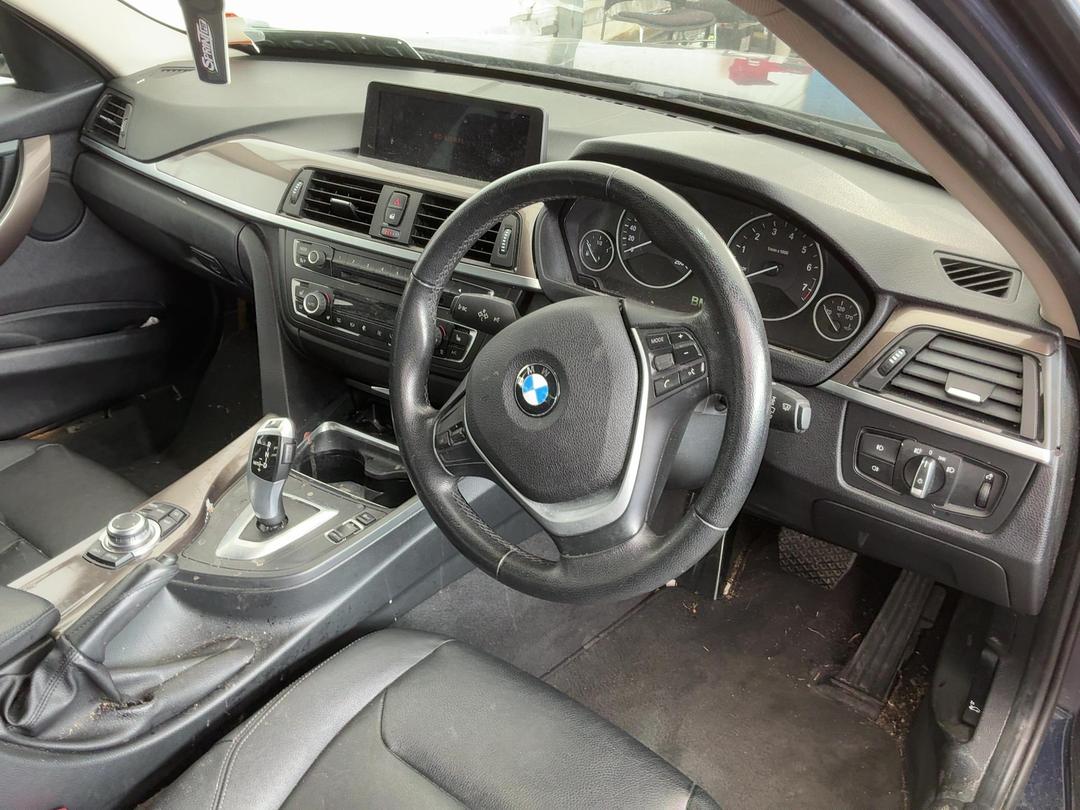 Photo '18' of BMW 3 Series 320I Photo '18' of BMW 3 Series 320I