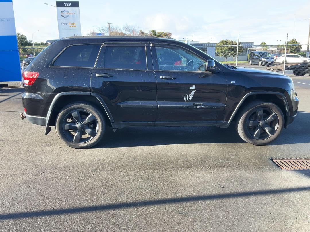 Photo '8' of Chrysler Jeep Grand Cherokee