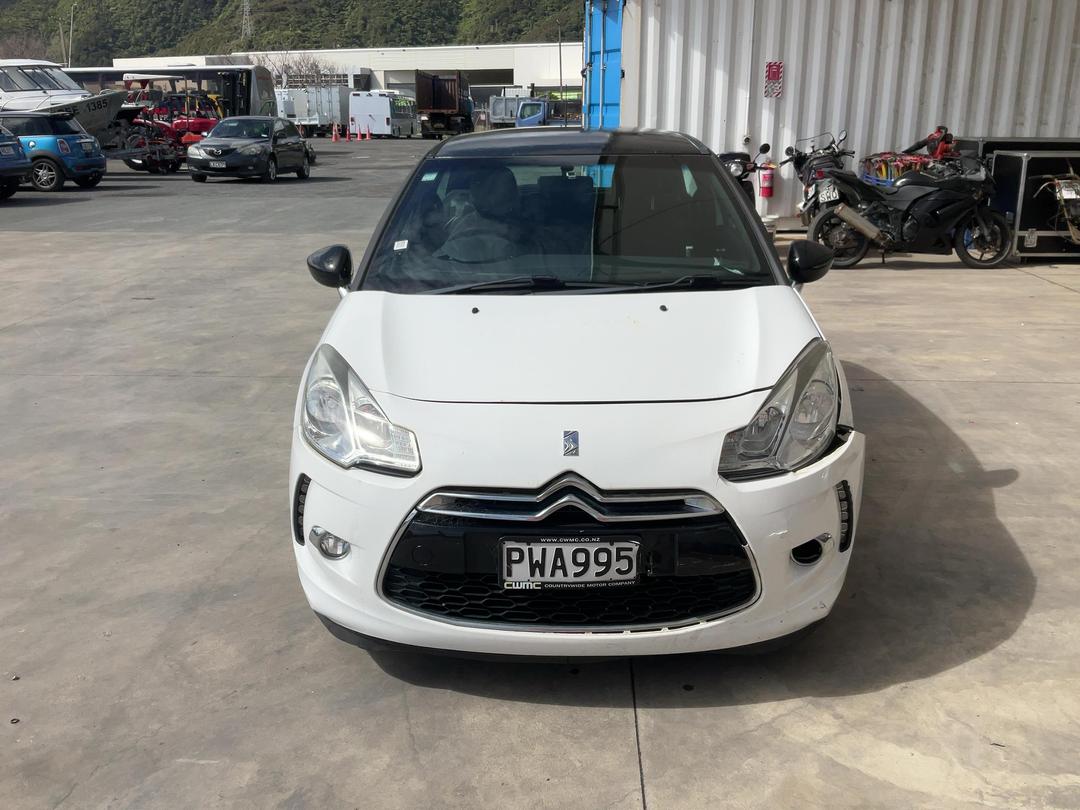 Photo '3' of Citroen DS3 Photo '3' of Citroen DS3