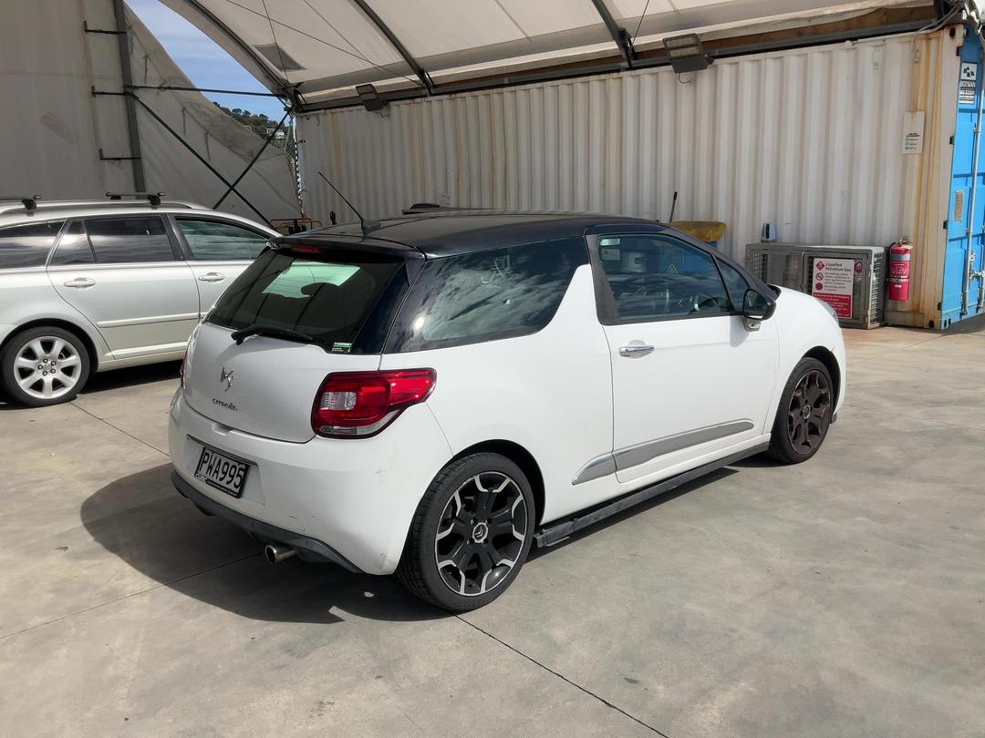Photo '8' of Citroen DS3 Photo '8' of Citroen DS3