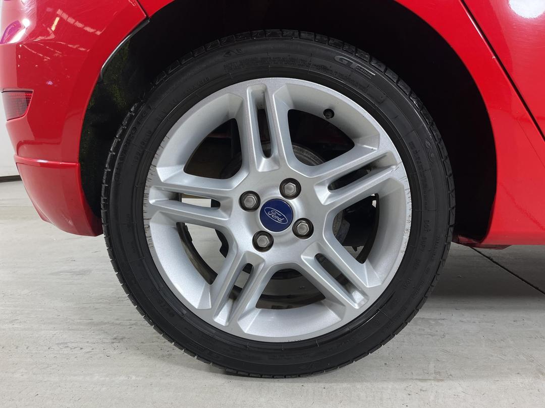 Photo '12' of Ford Fiesta