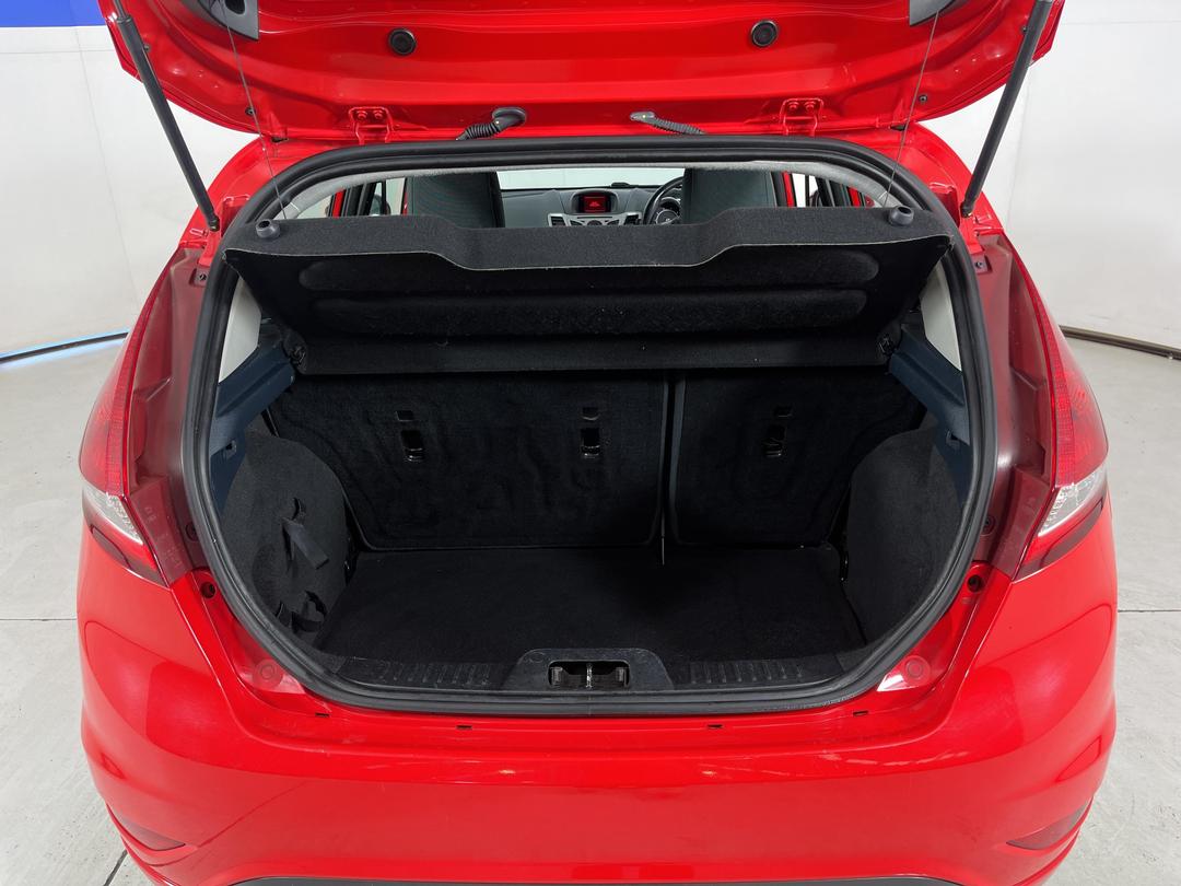 Photo '14' of Ford Fiesta