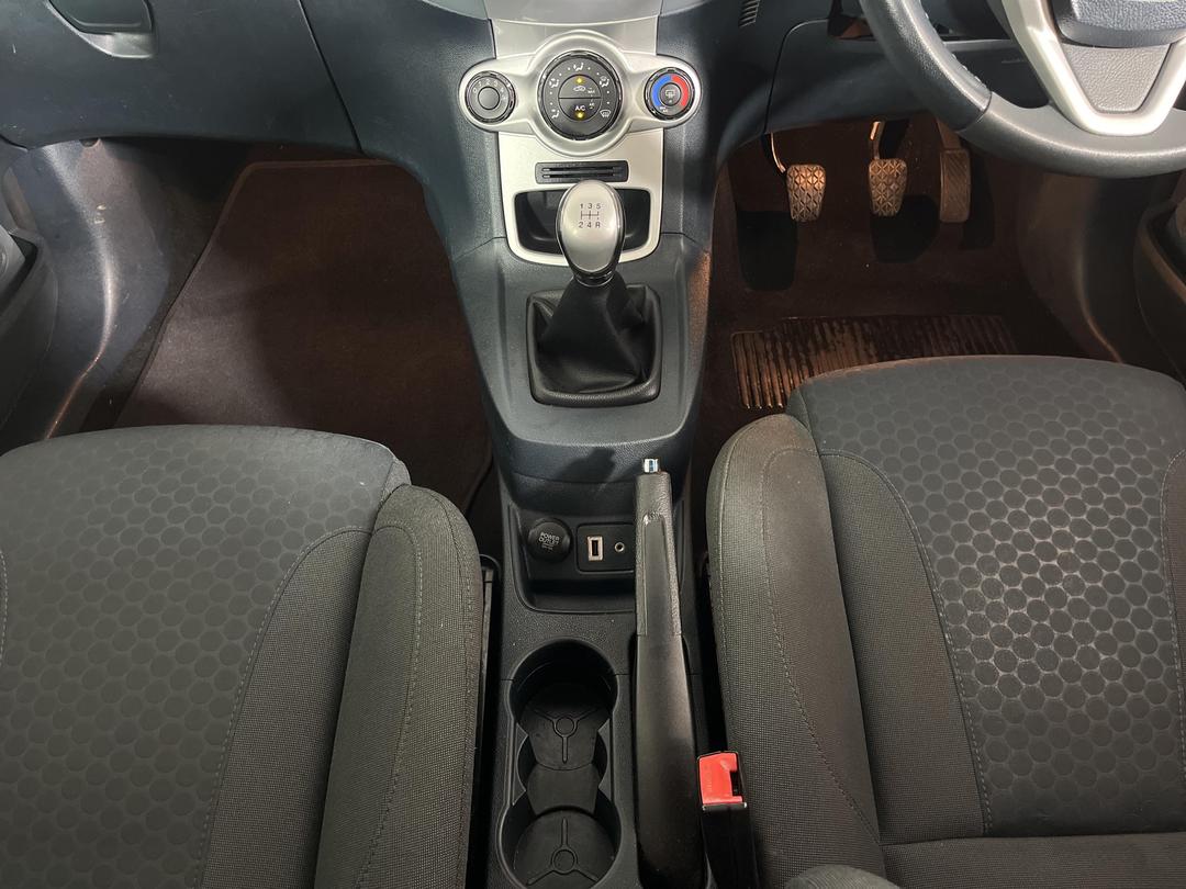 Photo '23' of Ford Fiesta