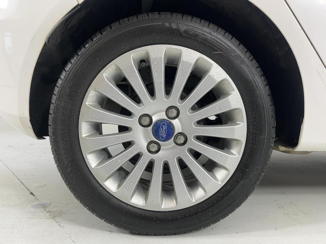 Photo '12' of Ford Fiesta