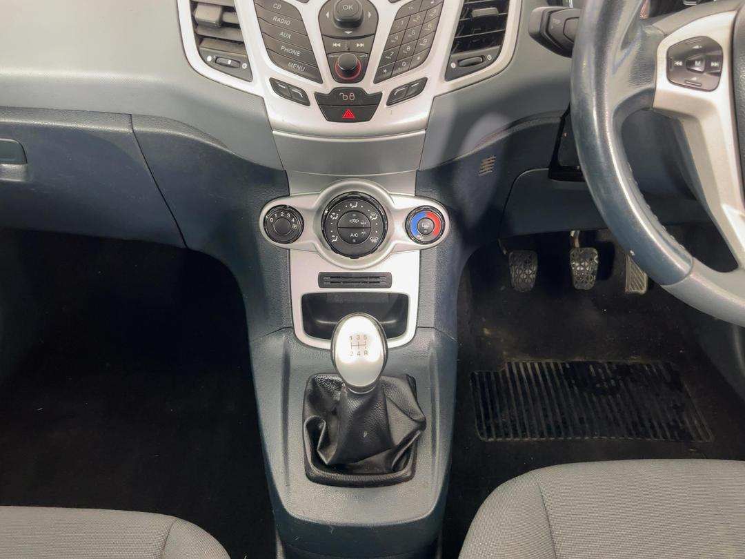 Photo '18' of Ford Fiesta