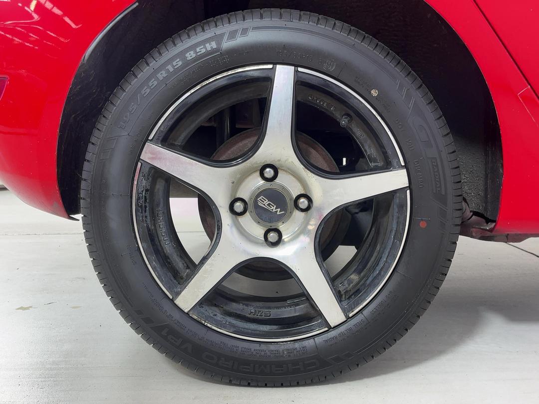 Photo '12' of Ford Fiesta