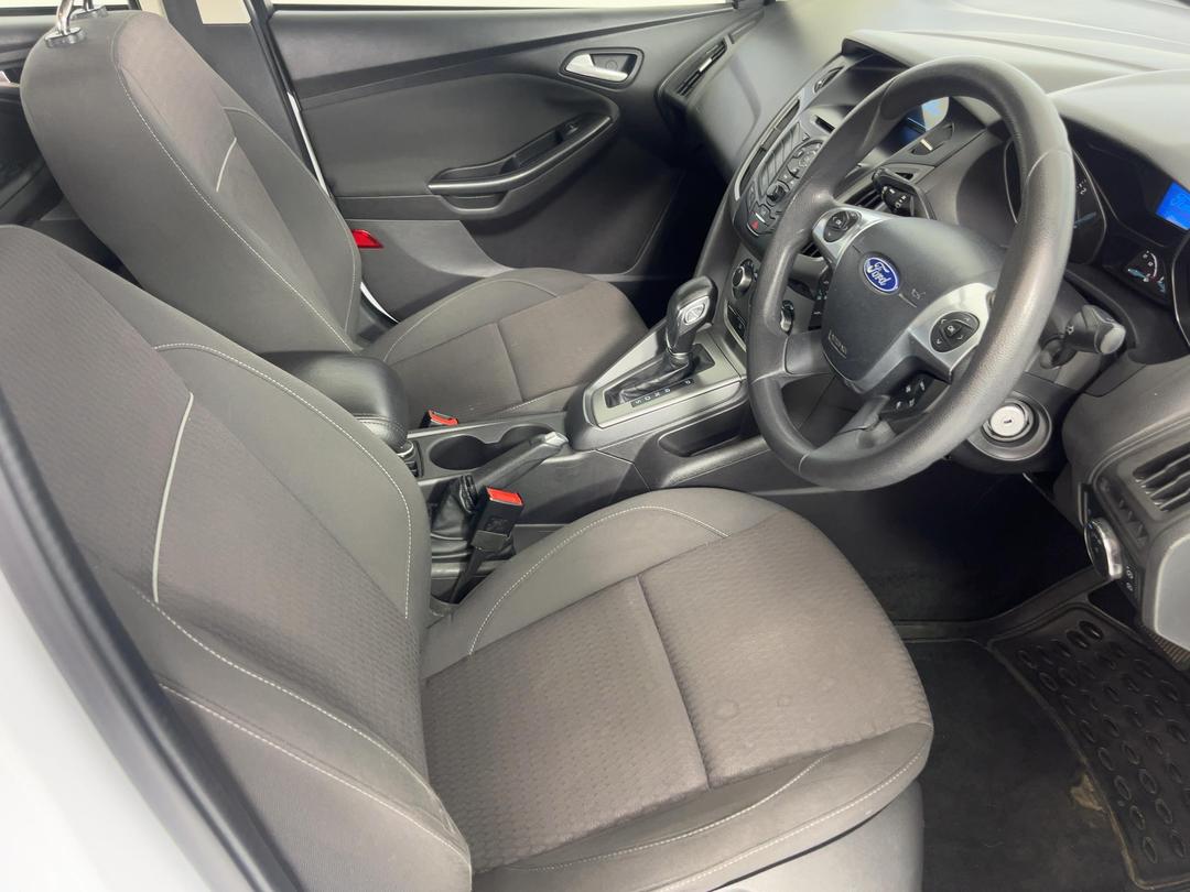 Photo '16' of Ford Focus