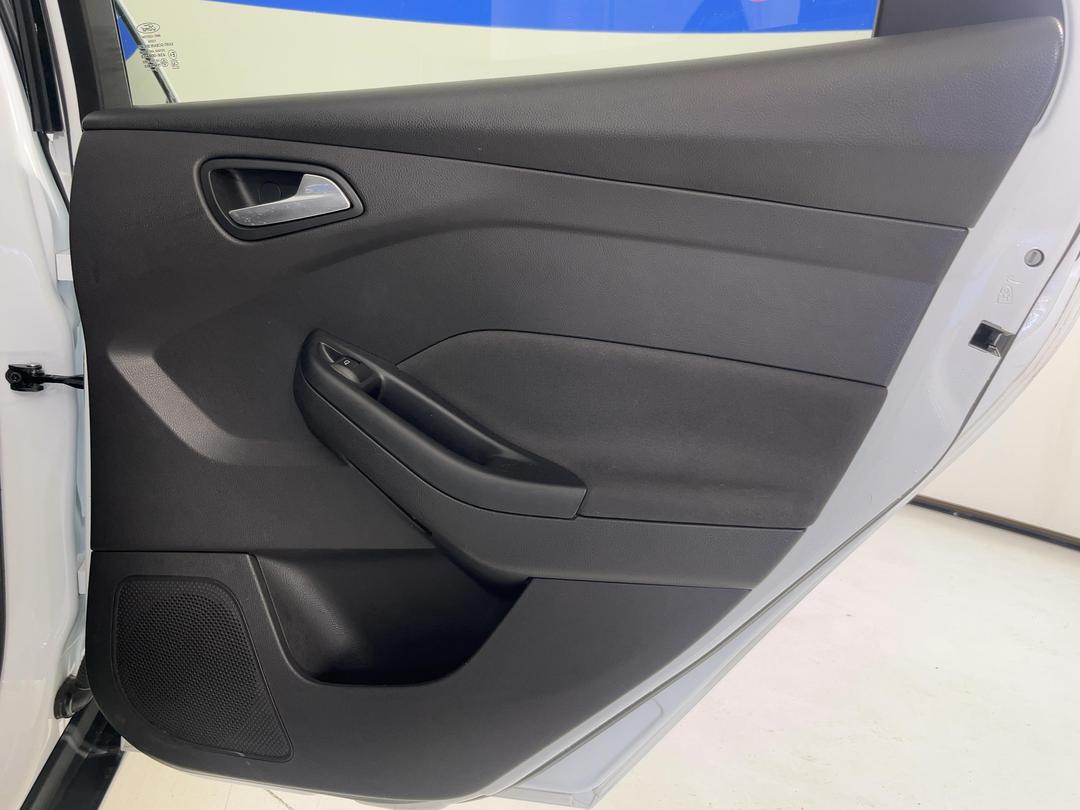 Photo '19' of Ford Focus