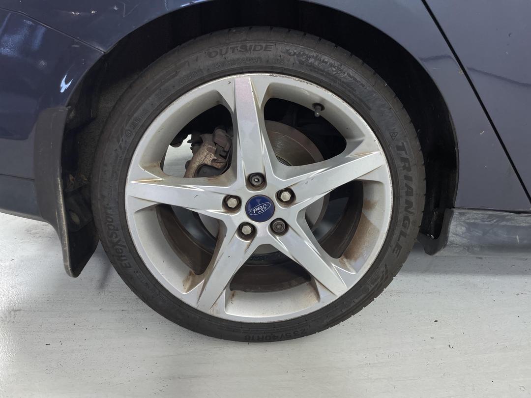 Photo '12' of Ford Focus