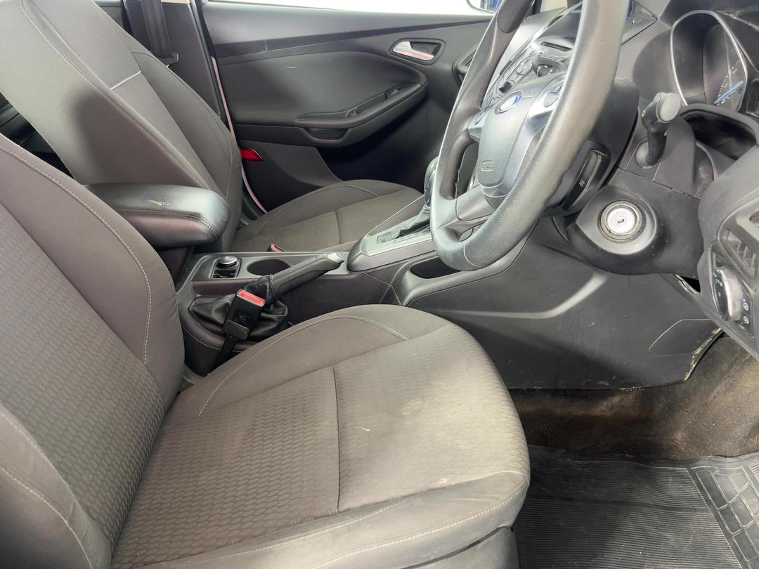 Photo '16' of Ford Focus