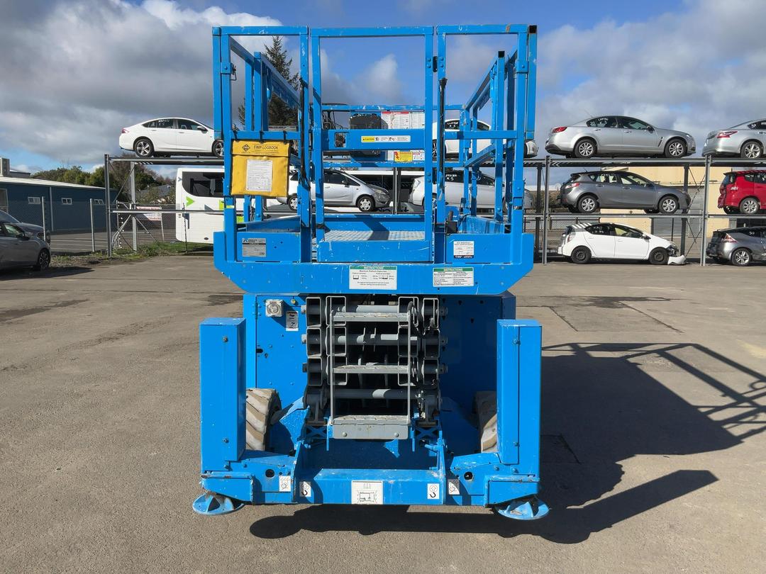 Photo '10' of Genie GS-3369DC Scissor Lift