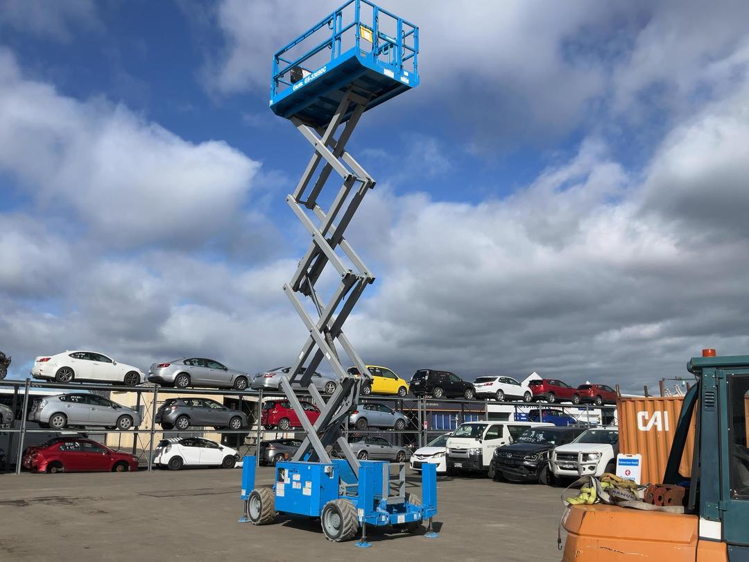 Photo '11' of Genie GS-3369DC Scissor Lift