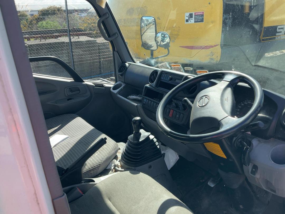 Photo '11' of Hino 300 XZU605R Tipper
