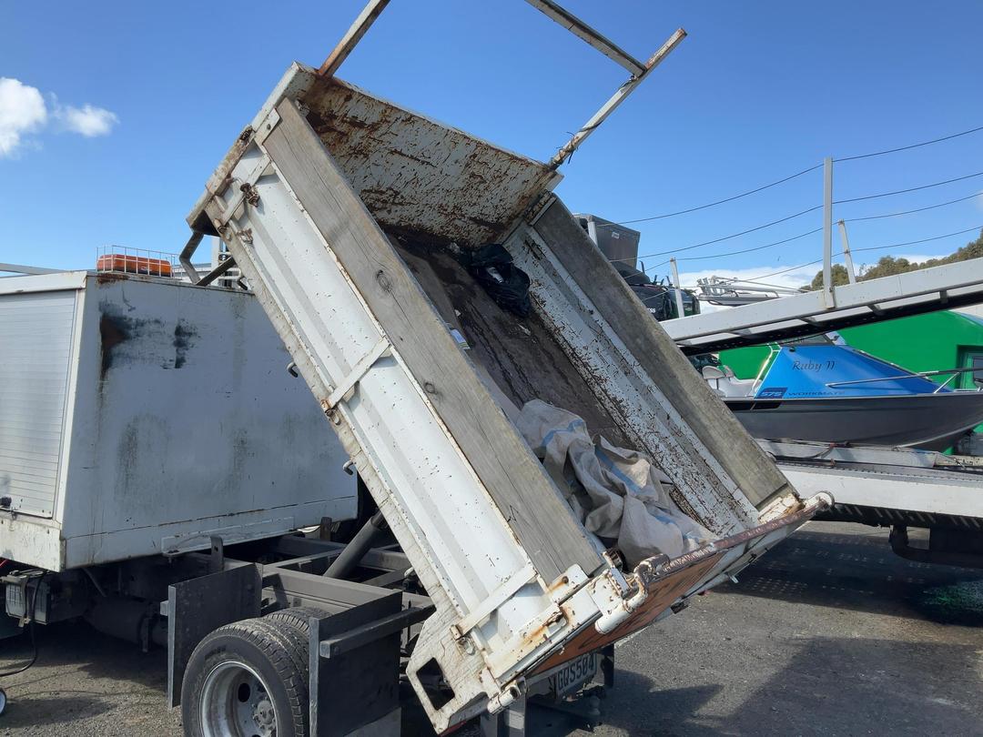 Photo '12' of Hino 300 XZU605R Tipper