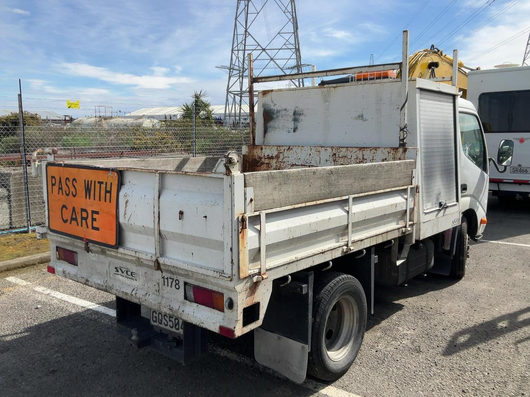 Photo '3' of Hino 300 XZU605R Tipper
