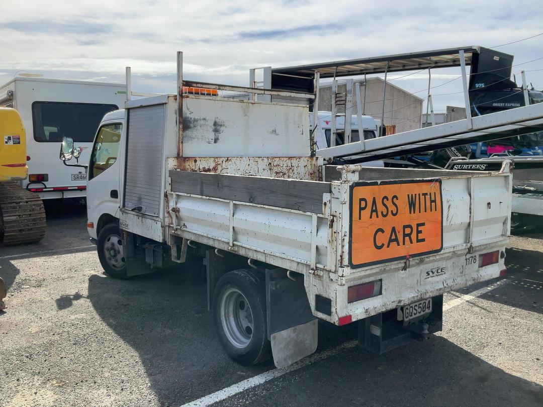 Photo '5' of Hino 300 XZU605R Tipper