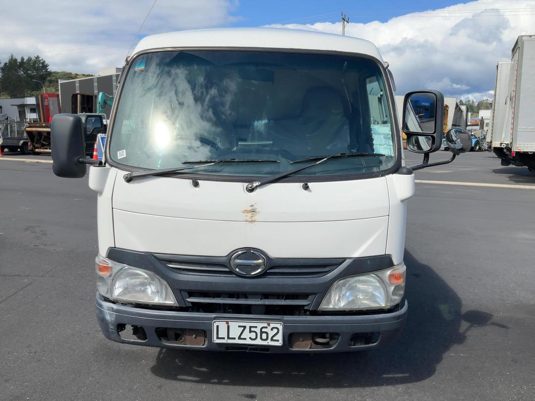 Photo '9' of Hino Dutro VAN Van