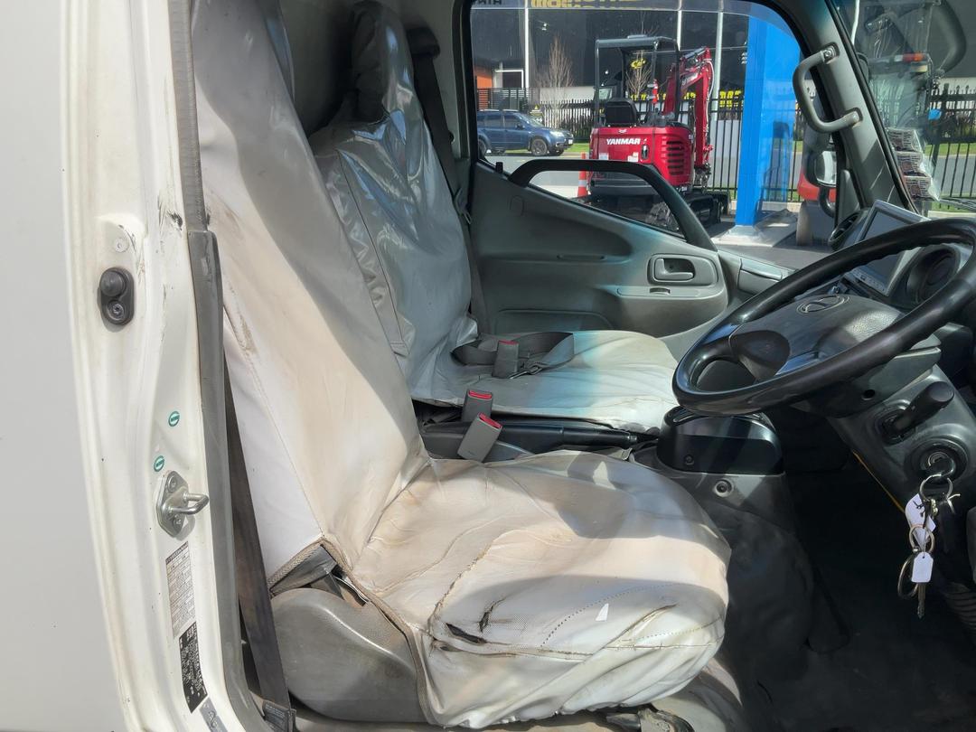 Photo '10' of Hino Dutro VAN Van
