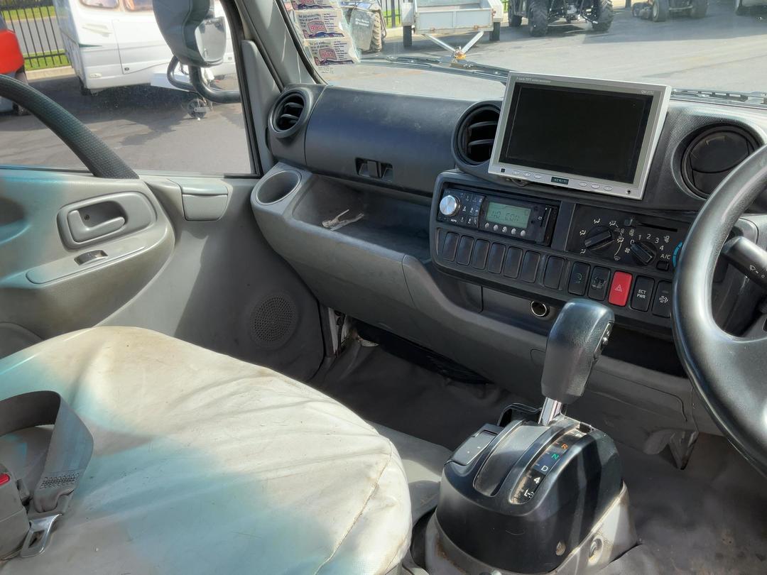 Photo '11' of Hino Dutro VAN Van