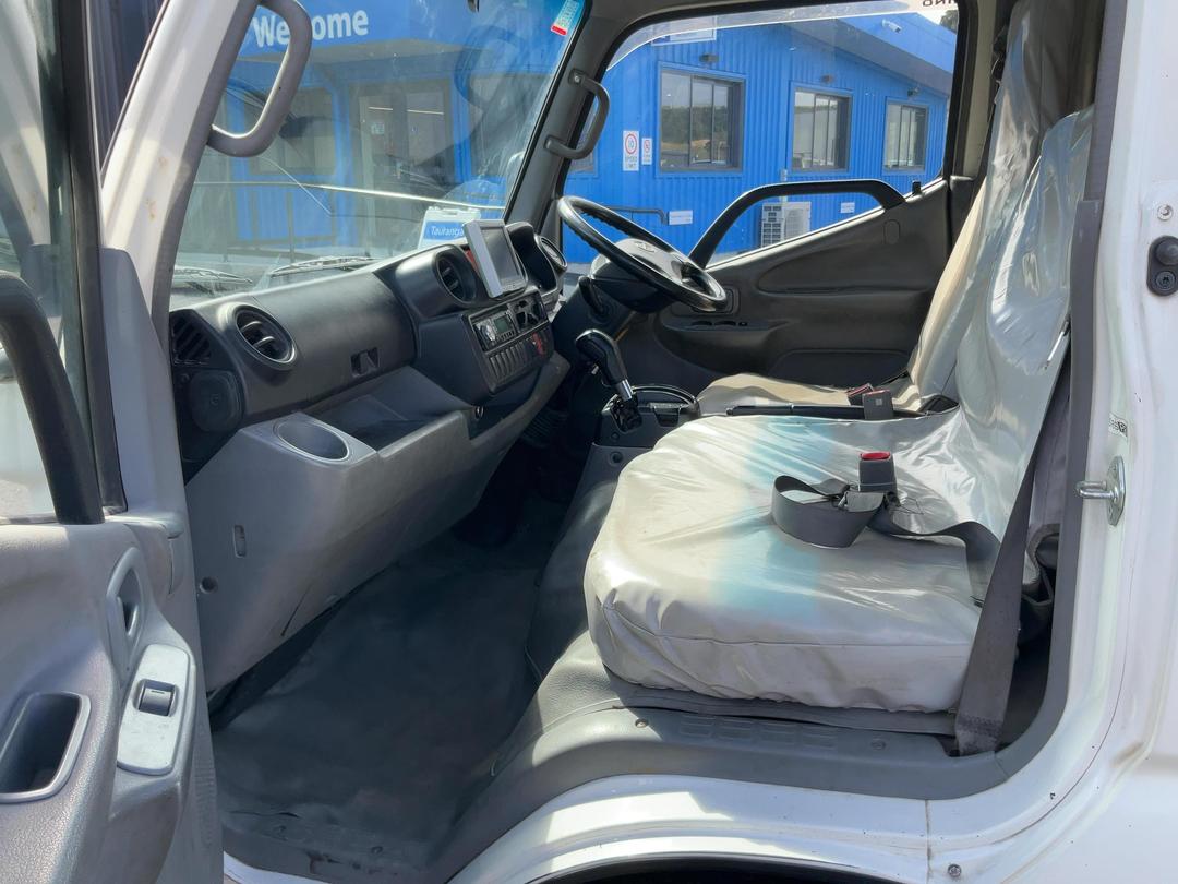 Photo '15' of Hino Dutro VAN Van