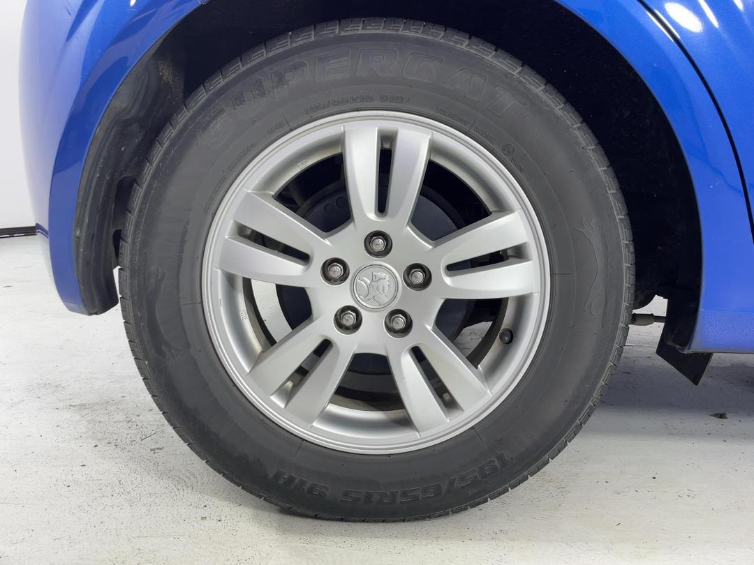 Photo '12' of Holden Barina