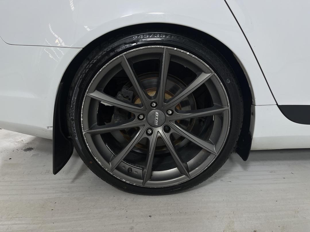 Photo '12' of Holden Commodore