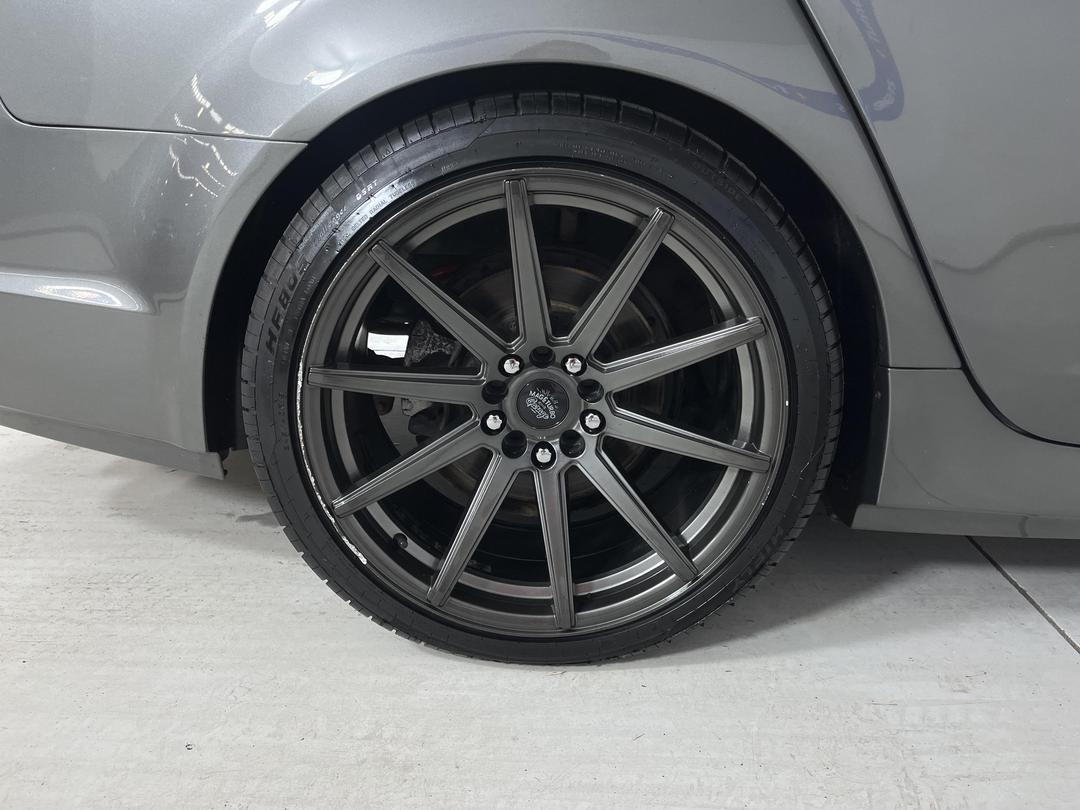 Photo '12' of Holden Commodore