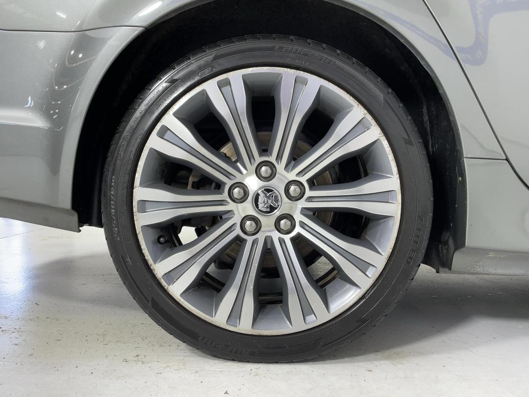Photo '12' of Holden Commodore