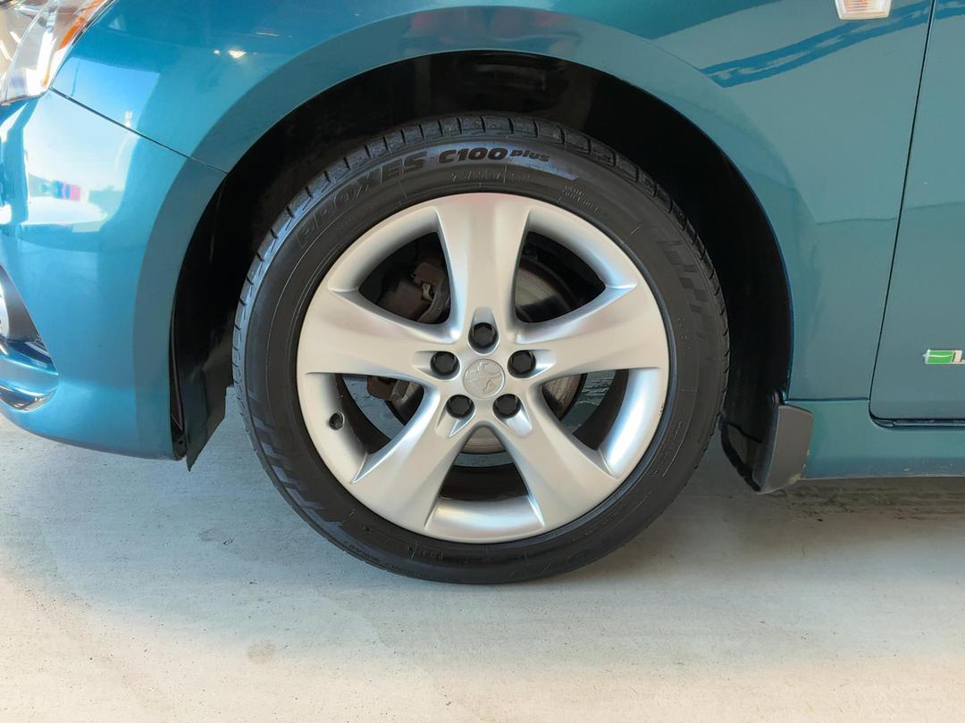 Photo '10' of Holden Cruze