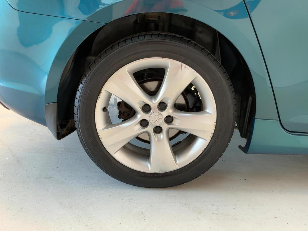 Photo '12' of Holden Cruze