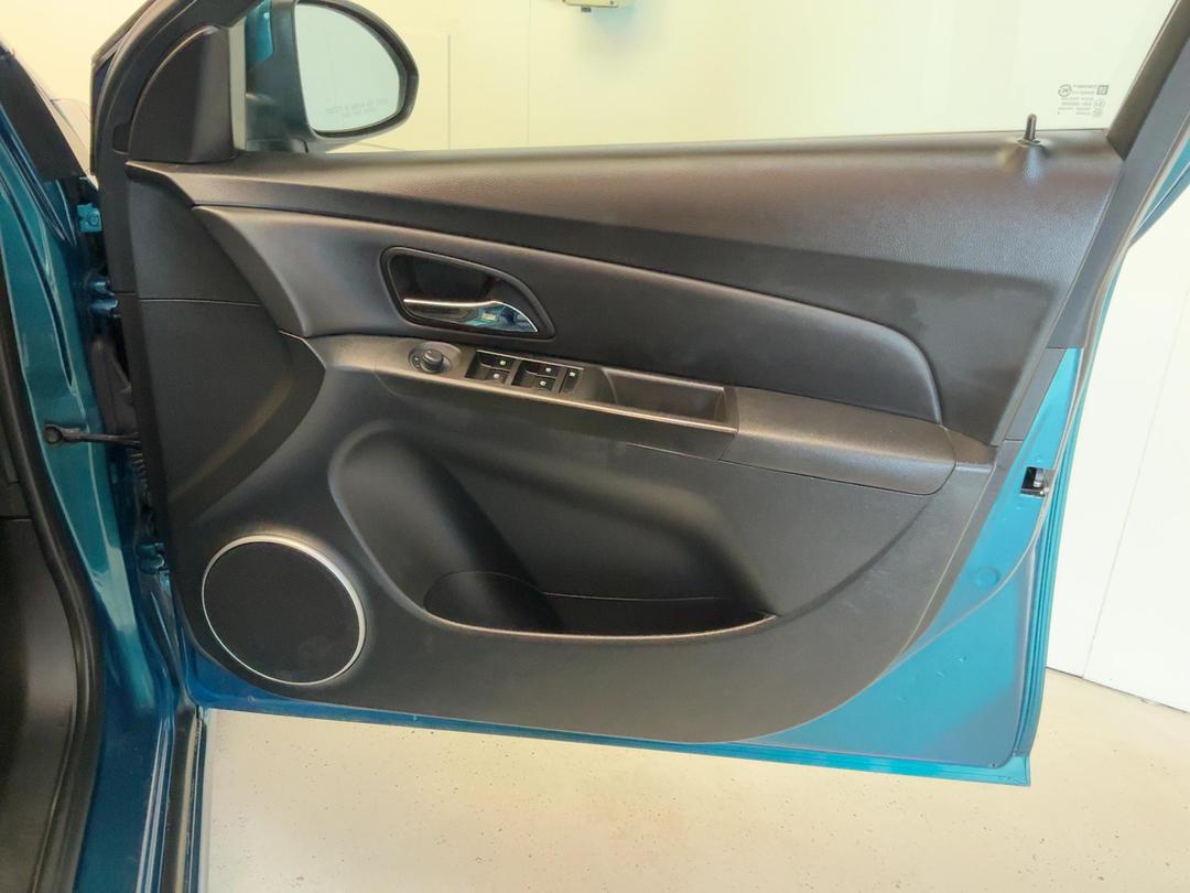 Photo '15' of Holden Cruze