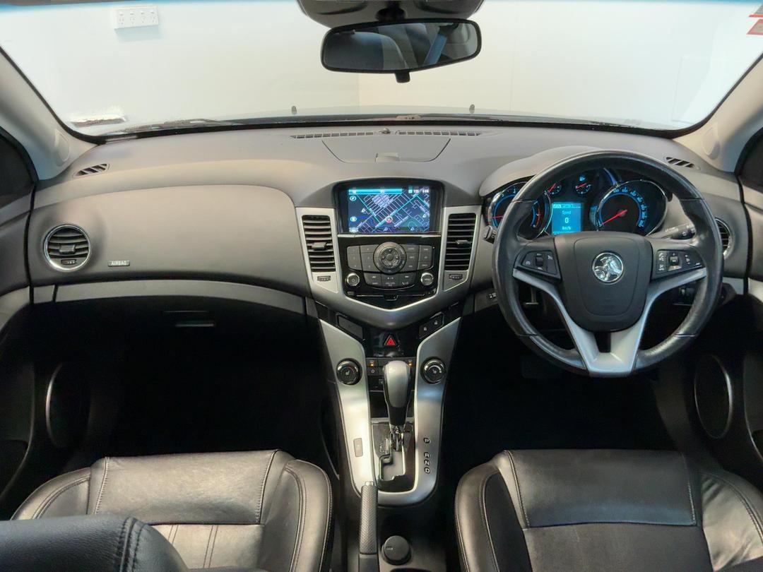 Photo '17' of Holden Cruze