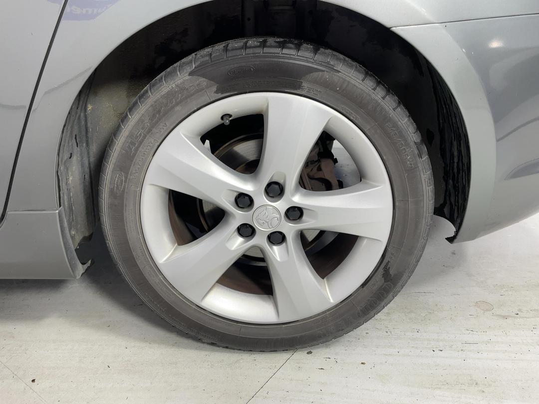 Photo '11' of Holden Cruze
