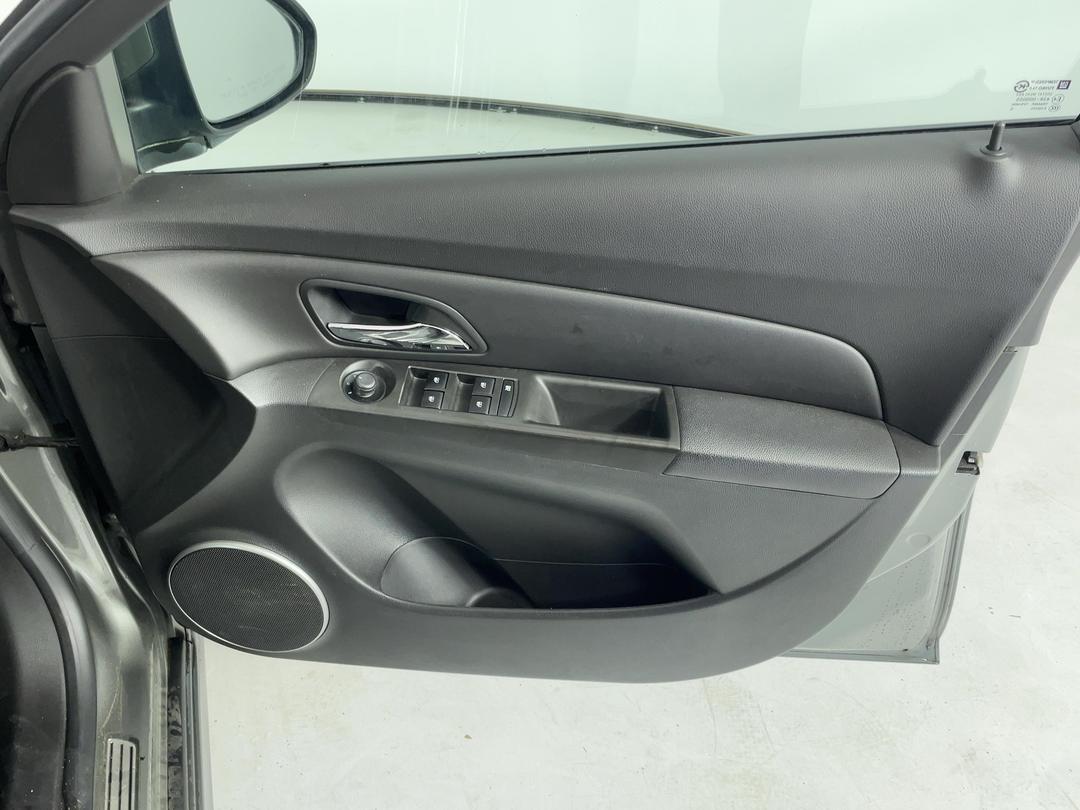 Photo '15' of Holden Cruze