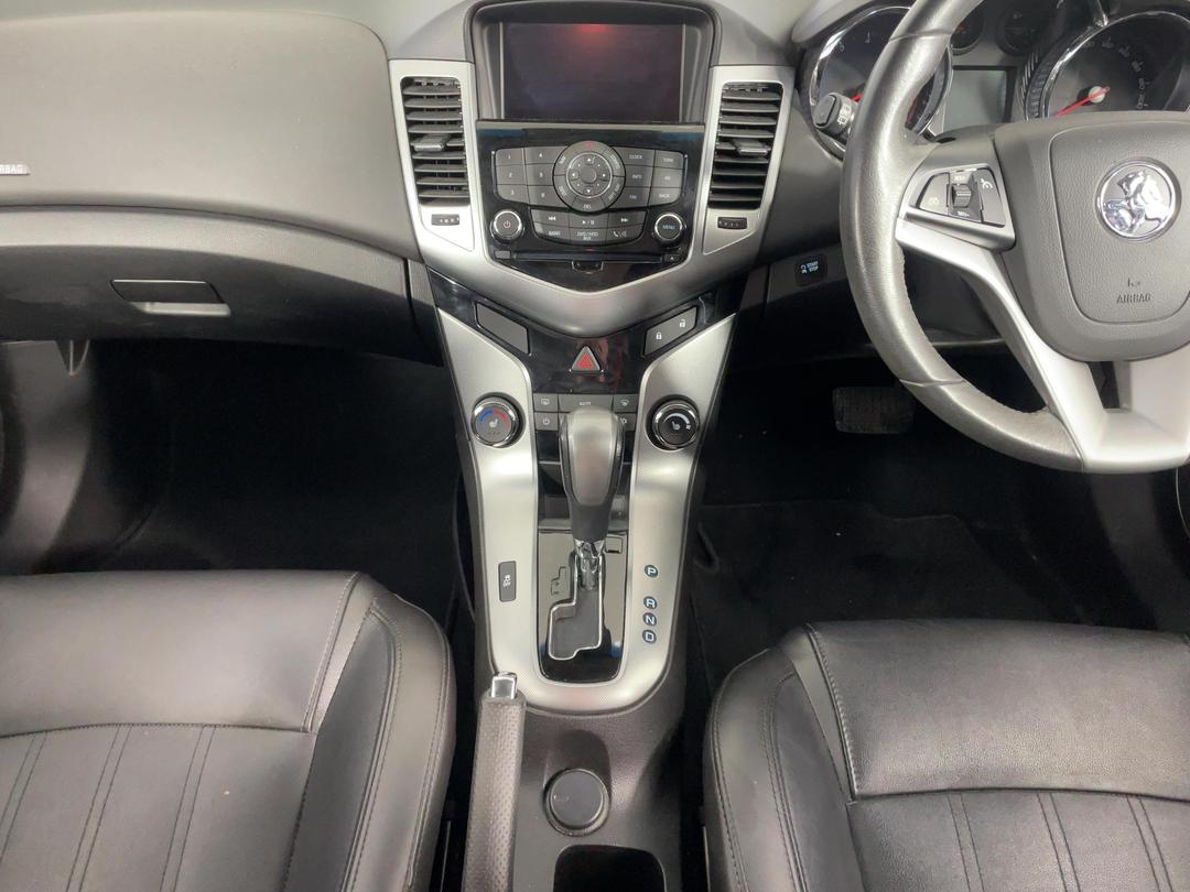 Photo '18' of Holden Cruze