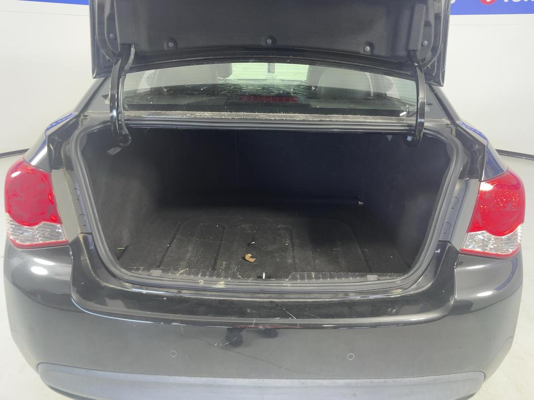 Photo '14' of Holden Cruze