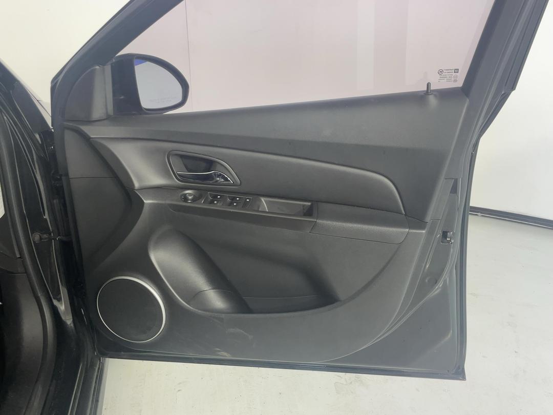 Photo '15' of Holden Cruze