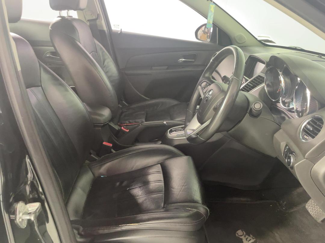 Photo '16' of Holden Cruze