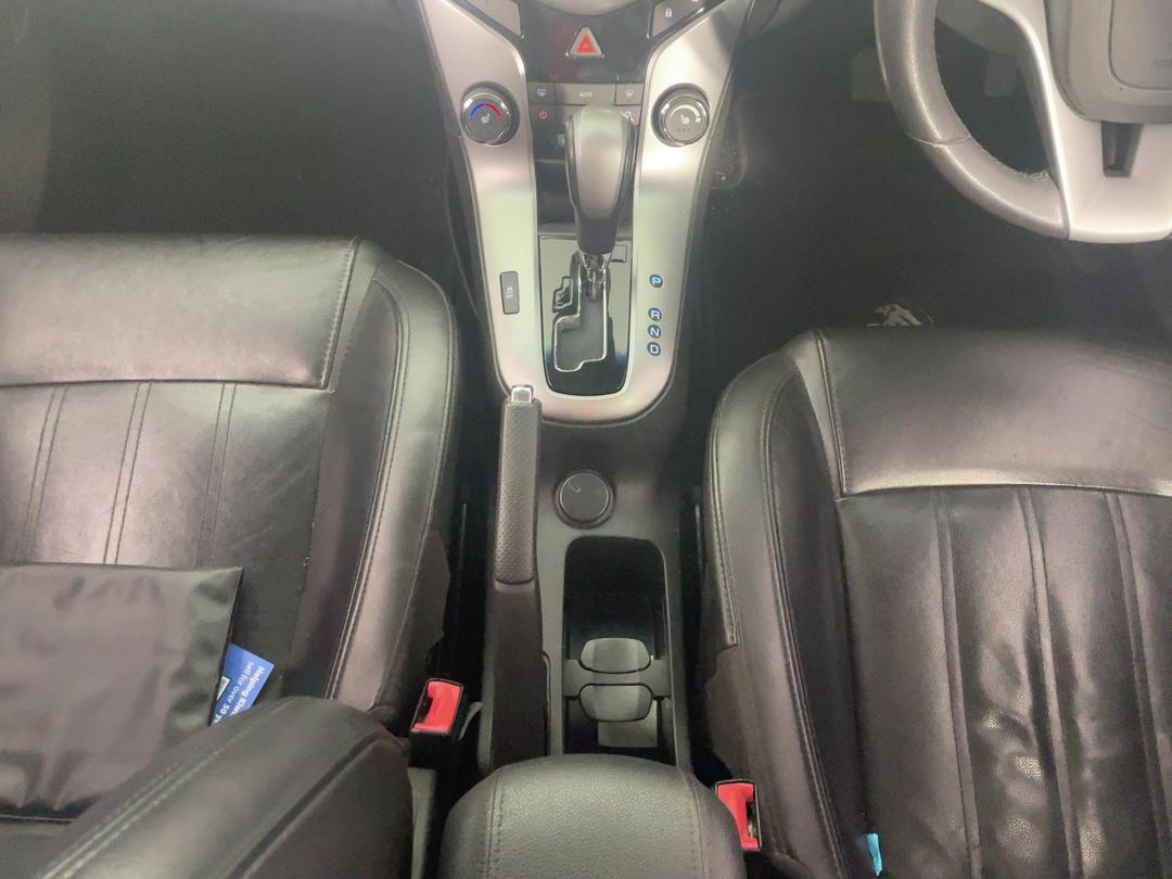 Photo '18' of Holden Cruze