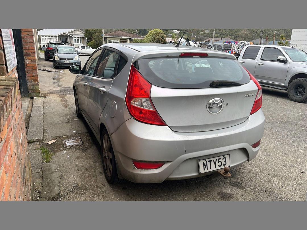 Photo '3' of Hyundai Accent Photo '3' of Hyundai Accent