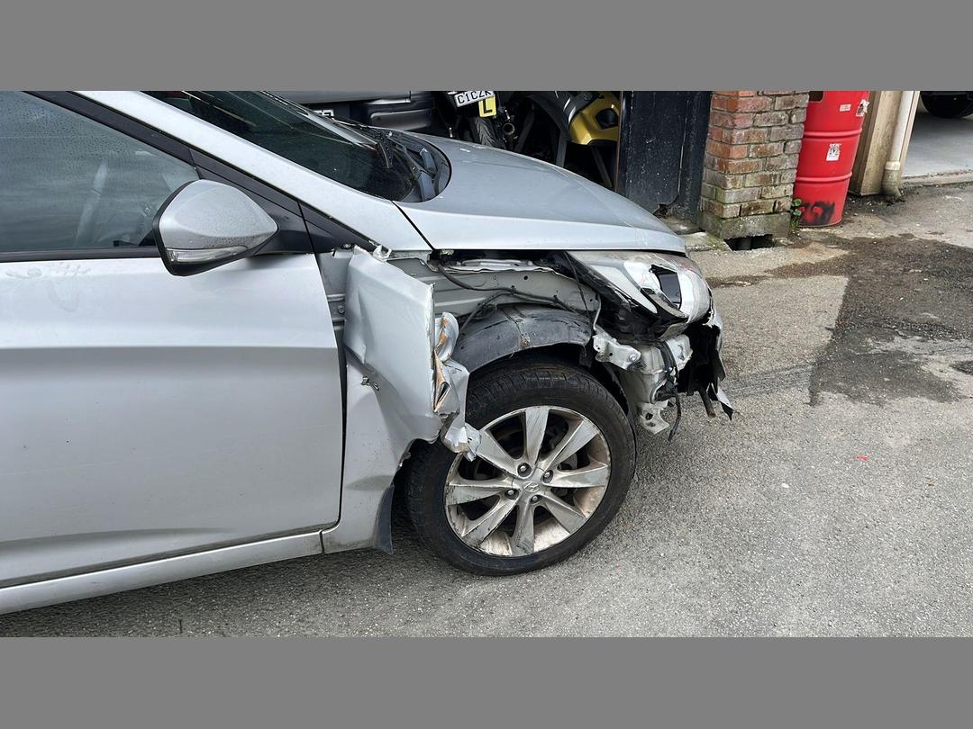 Photo '5' of Hyundai Accent Photo '5' of Hyundai Accent