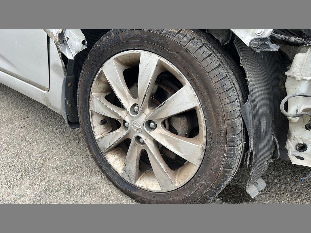 Photo '10' of Hyundai Accent Photo '10' of Hyundai Accent