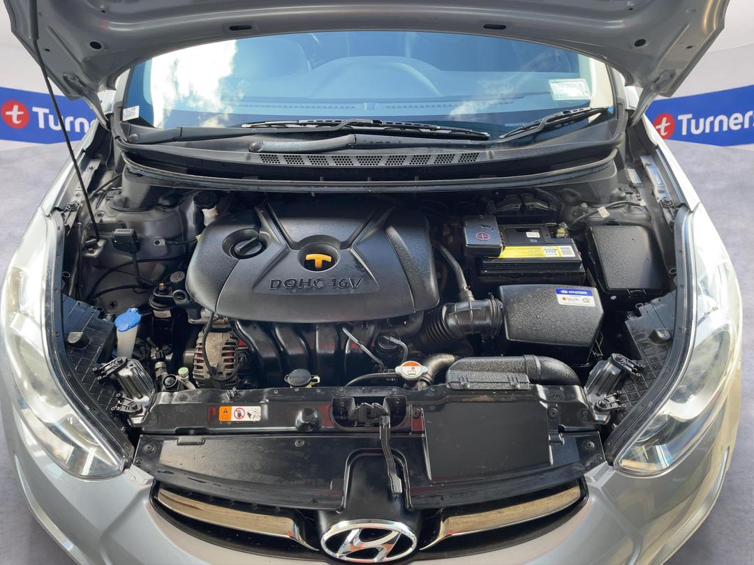 Photo '13' of Hyundai Elantra