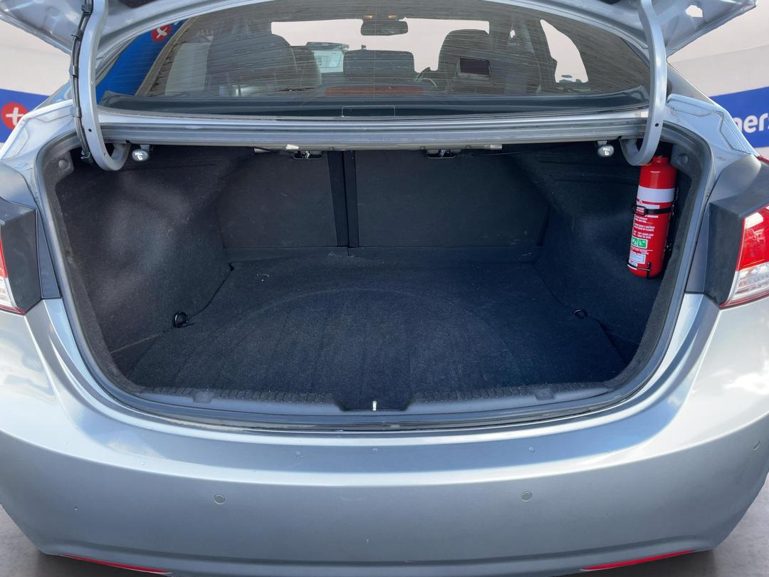 Photo '14' of Hyundai Elantra