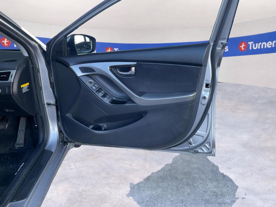 Photo '15' of Hyundai Elantra